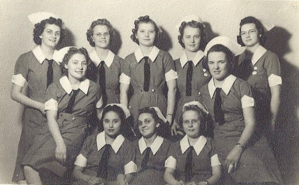 mom-nurses-training-1942