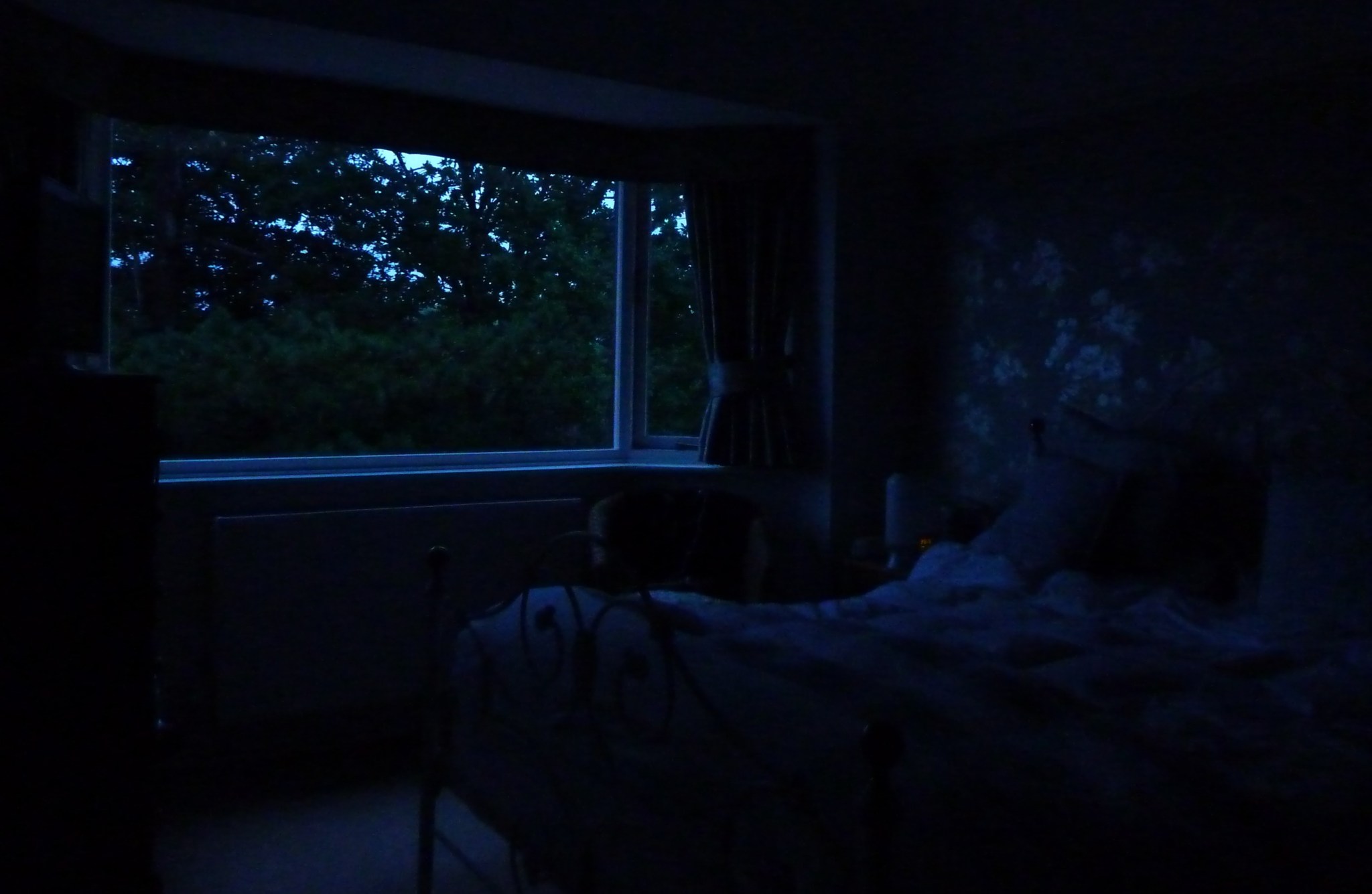 dark-living-room-background-ALX8F3PD